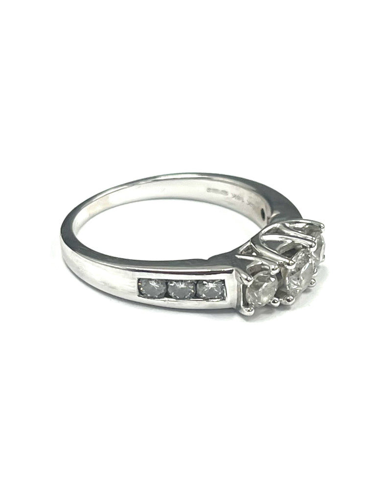 18ct White Gold 1.00cts diamond ring.
