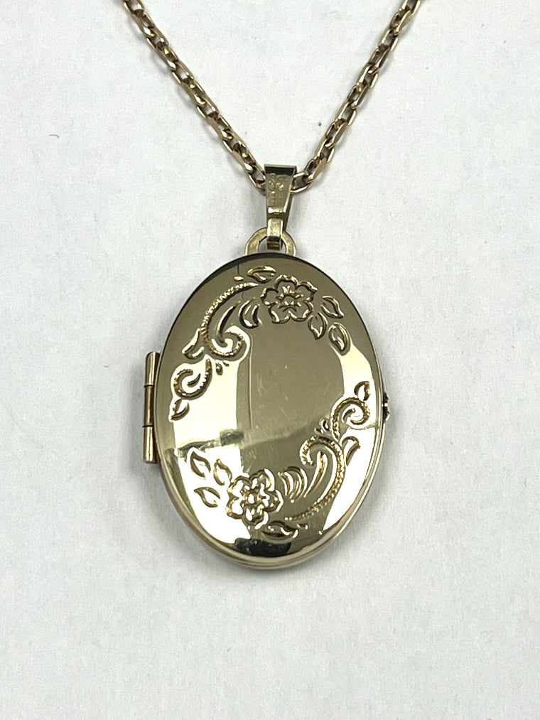 9ct Yellow Gold Oval Engraved Locket