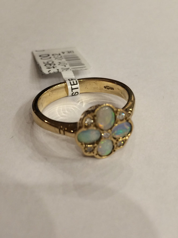 9CT YELLOW GOLD OPAL & DIAMOND CLUSTER RING