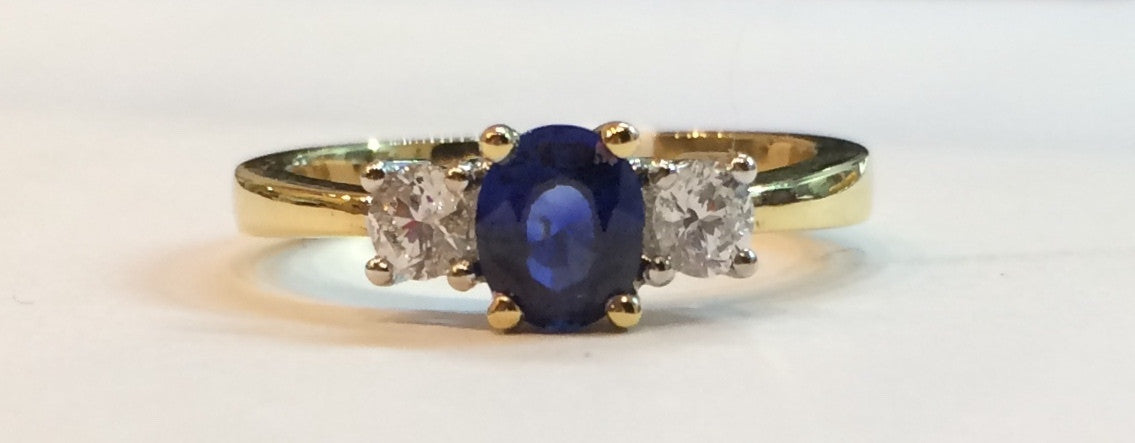 18CT YELLOW GOLD DIAMOND & SAPPHIRE CLAW SET RING 2583/4 - Robert Openshaw Fine Jewellery