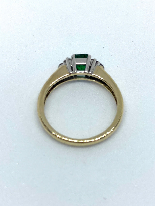 18ct Yellow Gold Emerald & Diamond Cluster Ring. Approx. 0.12cts.